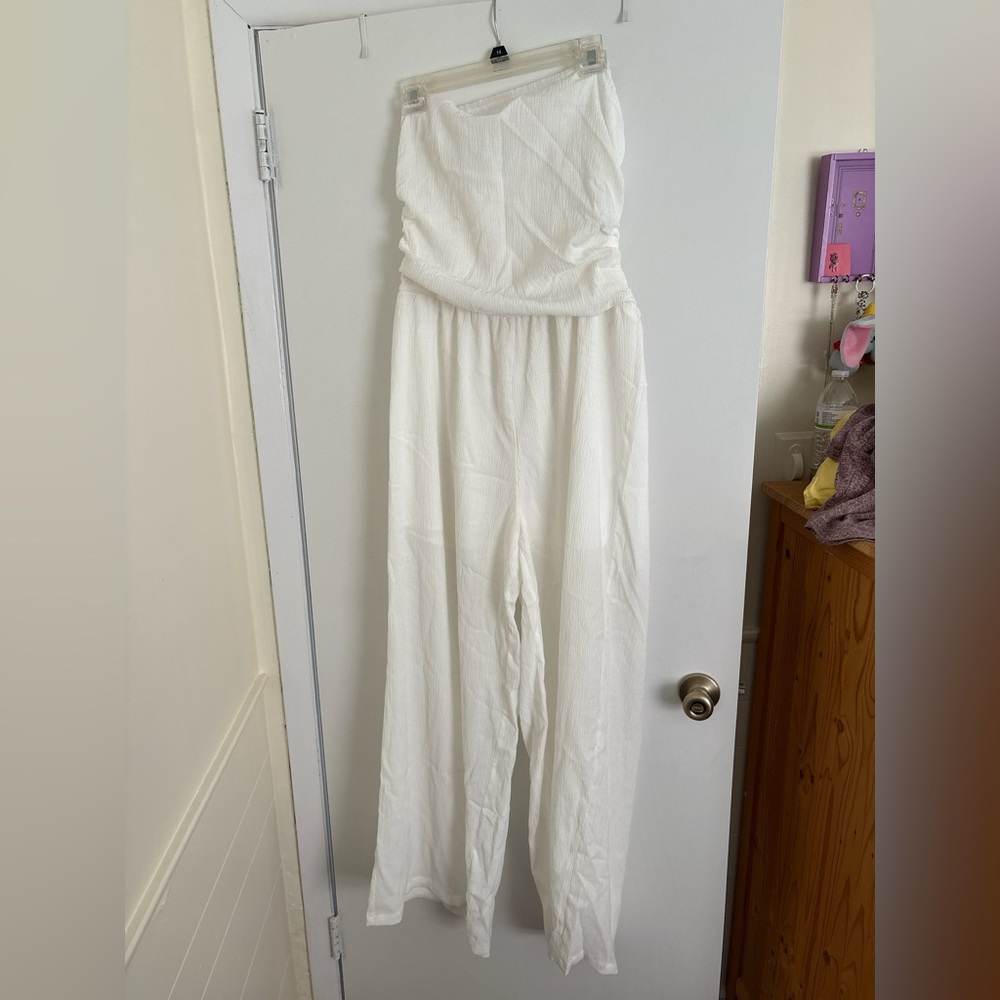 Elegant White Strapless Dress